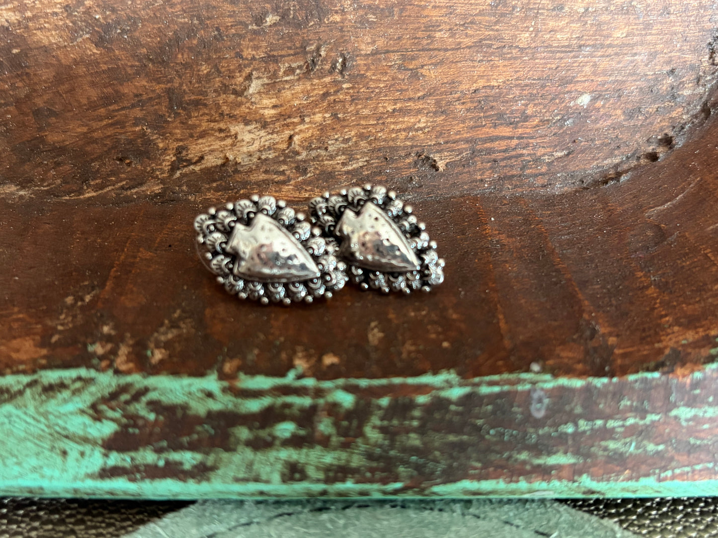 arrow head stud