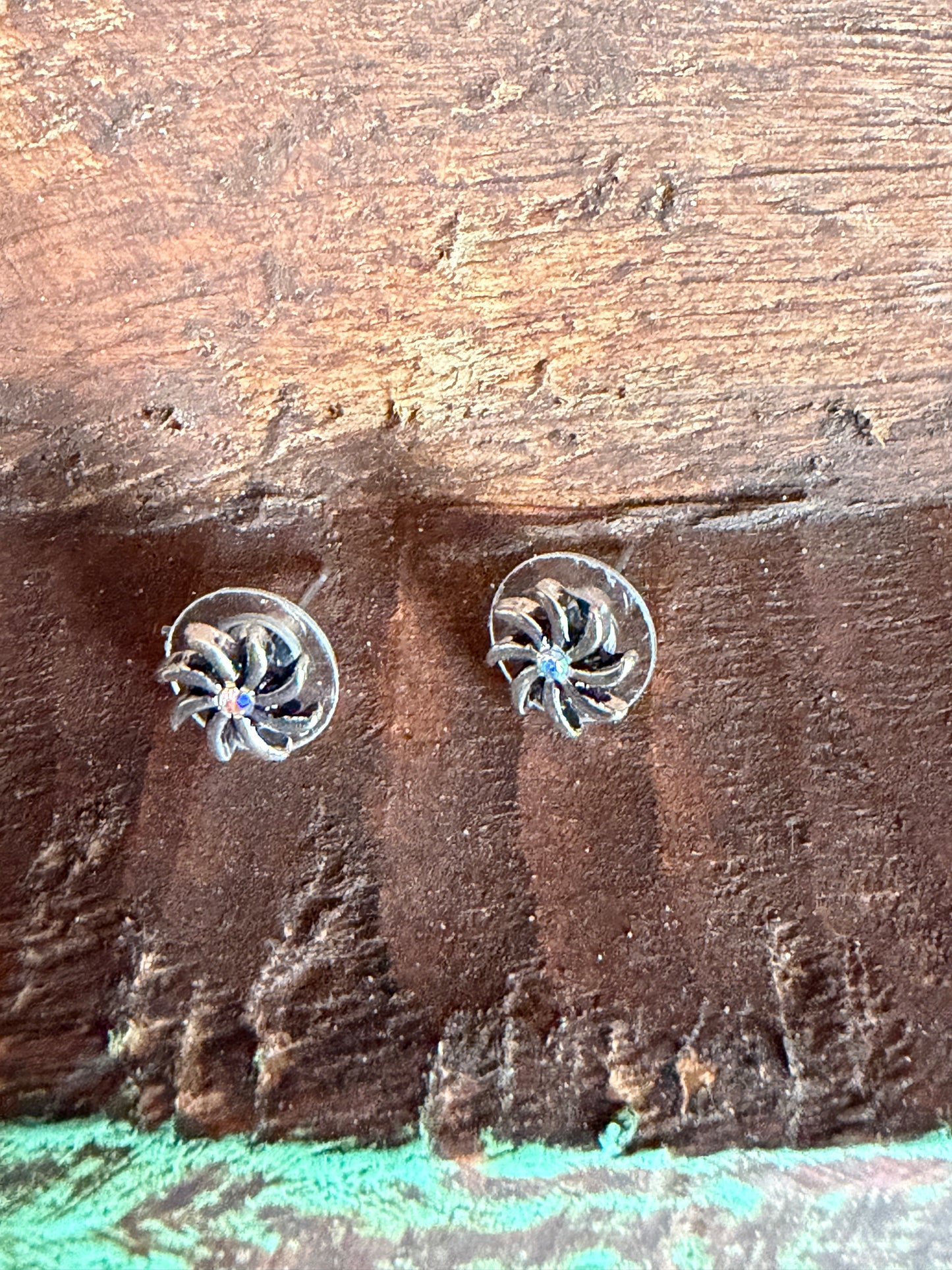 swirl stud