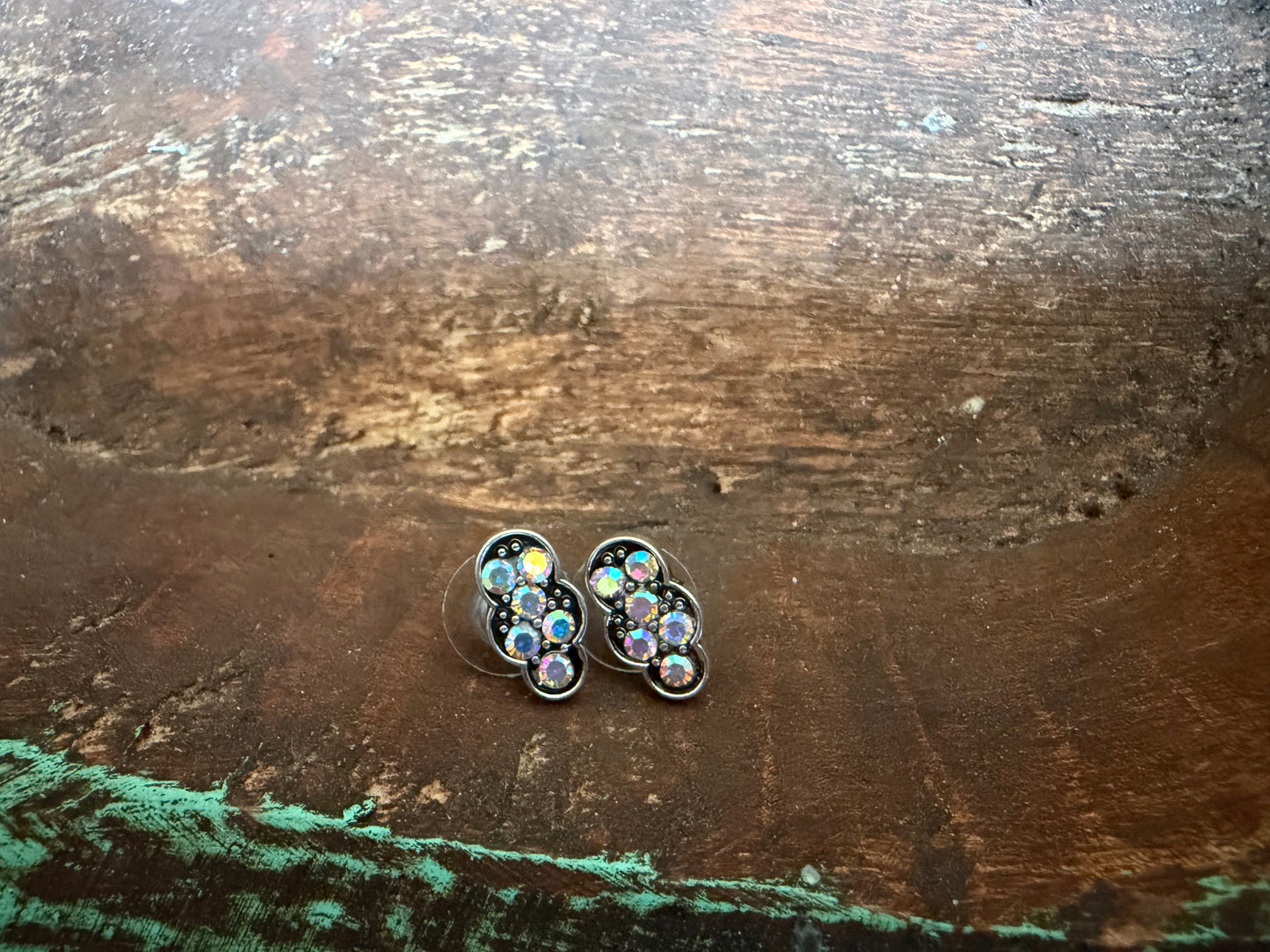 iridescent stud